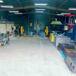 Skladování surovin automobilový průmysl evropští dodavatelé správa skladu Česká republika